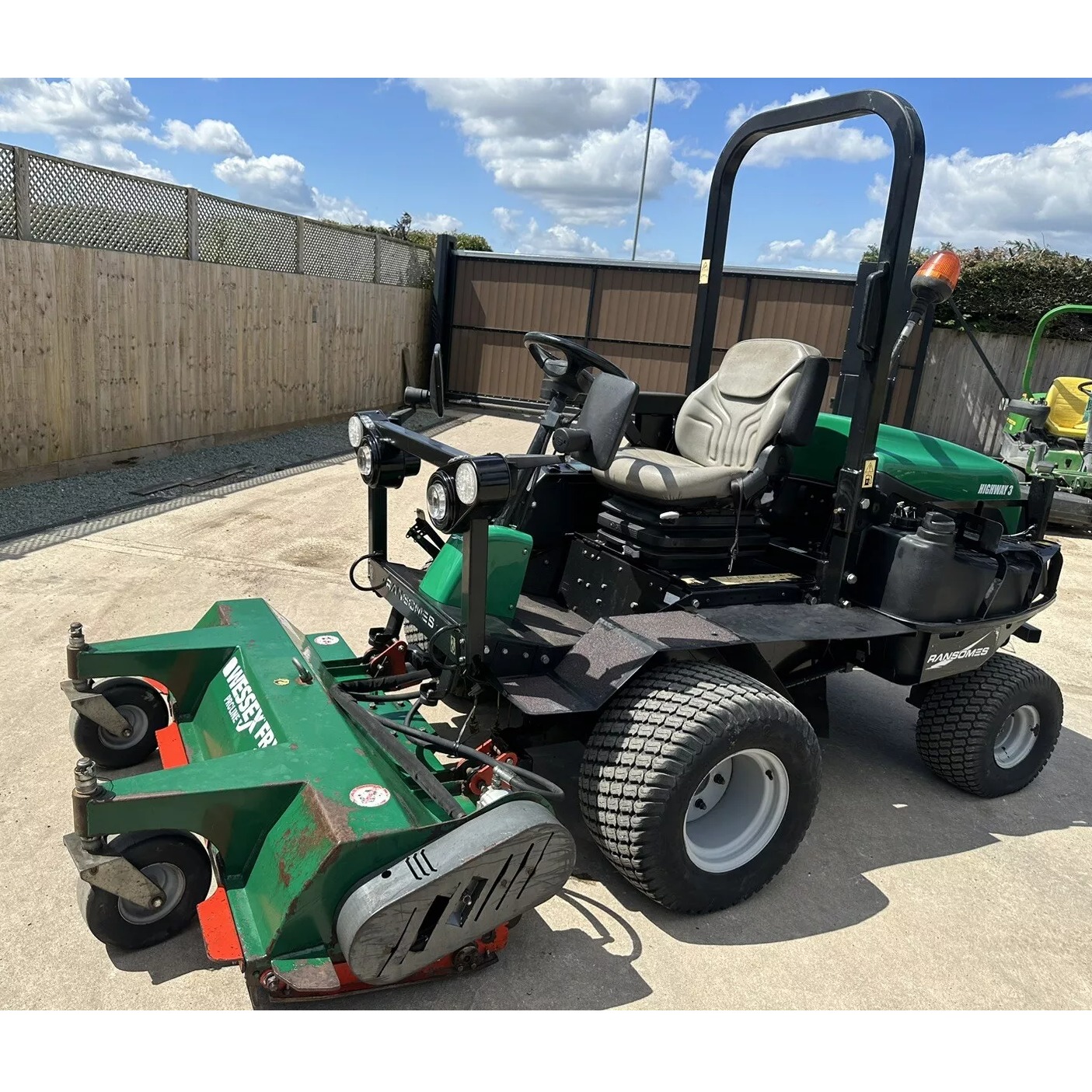 2018 RANSOMES HR300 OUTFRONT WESSEX FLAIL DIESEL RIDE ON LAWN MOWER
